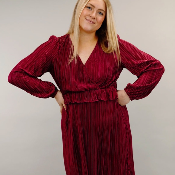 NWT Gilli Standing Ovation Maroon Midi Dress - Picture 2 of 12